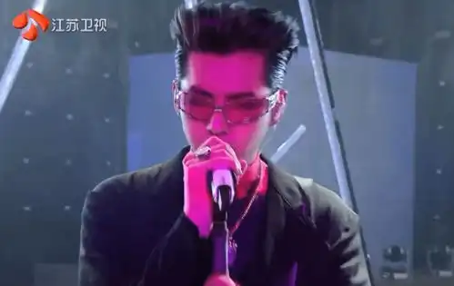 99晚会无滤镜生图景甜嘴歪秦岚发福,段奥娟脸颊痘印显粗糙
