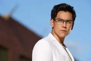 彭于晏新剧剧照爆出,粉丝纷纷表示晒黑了,心疼