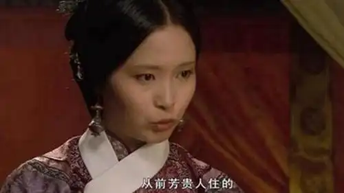 甄嬛传纯元逝世后,宜修为何终身不孕答案全藏在剪秋发型里
