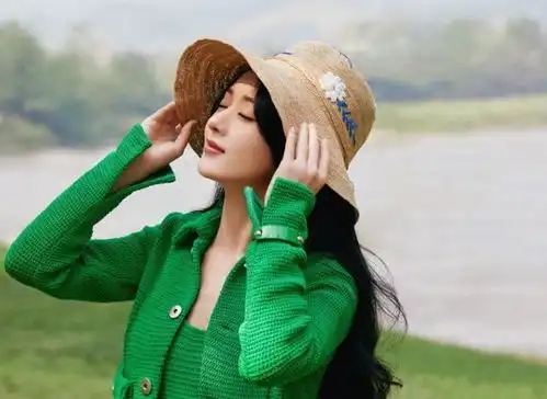 赵丽颖离婚后搭档李现,进击电影圈有吻戏,杨幂绿衣被说蹭赵丽颖