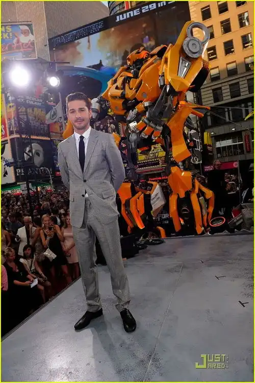 变形金刚3纽约首映希亚拉博夫和影迷互动