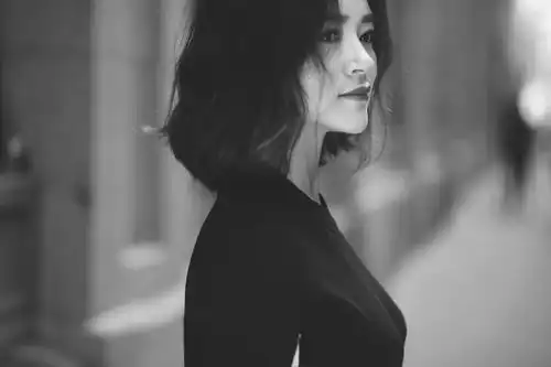 歌歌兰妮闻香识女人从小学英语教师到上市公司高管张霞的广告人生