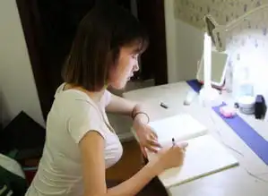 凄惨的网络主播蜗居十平米1小时跳8段舞
