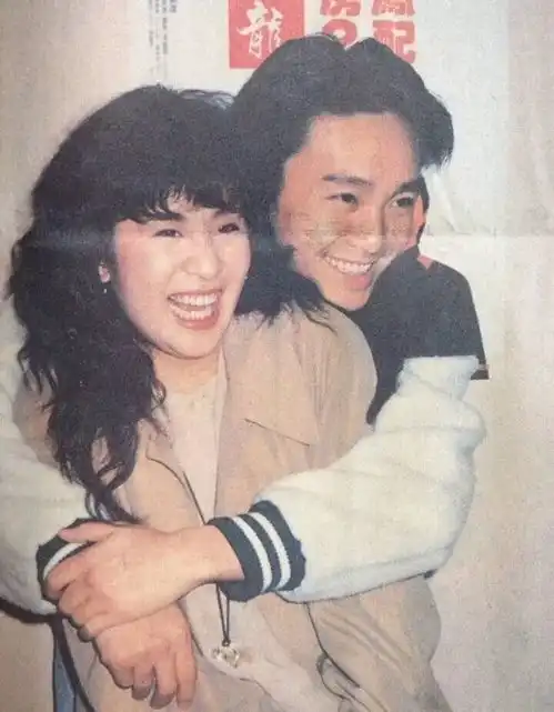 网友曝光周星驰30年前旧照,这个男人的每一面都喜欢
