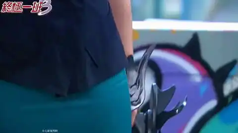 终极一班金刚姐姐蔡云寒来终极一班当班导,出场太霸气了,还应有强迫症
