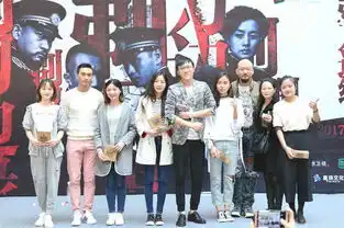 剃刀边缘全国见面会两天走四城众主创去吃火锅
