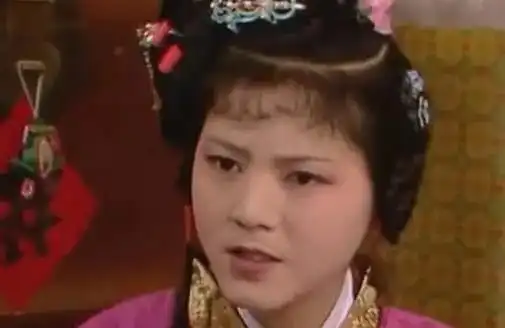 薛姨妈袭人知道事情太多,所以必须打发走,还要断了她的退路