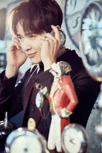 高云翔登周刊封面与萌宠合影温馨有爱