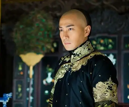 她曾被专宠一时却终究敌不过真爱,不仅被赶出宫,还被勒令改嫁