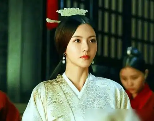 她是史上最强女配,自己买下版权当编剧,还把自己捧成女一号
