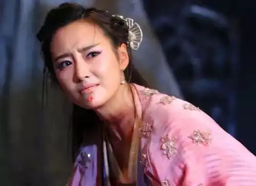 李纯因演反派走红,新剧变身女军医的她能否摆脱坏女人头衔
