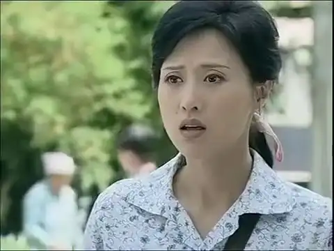 悠悠寸草心小摊贩摆地摊,声称自己是总经理,心态真乐观