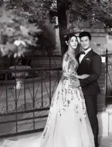 小兵张嘎谢孟伟婚纱照曝光美艳娇妻堪比明星