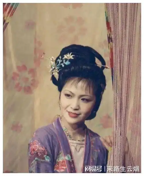 贾迎春牟一,往那一站就像块木头,演完红楼梦性格大变