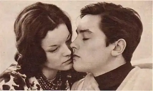 他是法国第一美男,多次背叛茜茜公主,今84岁在家建36块墓地
