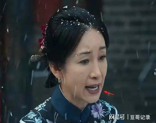 看了被烤瓷大白牙毁了的年代剧后,我想念巩俐和刘琳的乡土味