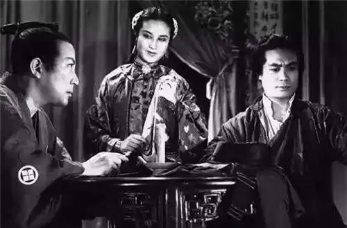 晚清一穷小子借钱从不花,锁柜子里到期就还,多年后创造亿万身家