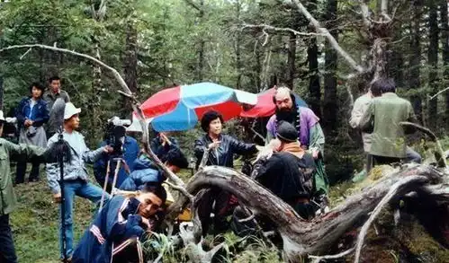 这一次,蒋大为将敢问路在何方带到了天下大圣情景诵读会的现场
