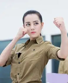 迪丽热巴娜扎同场零交流,娜扎换衣服狂秀,却被胖迪一个背影秒杀
