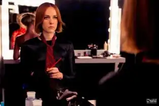 霓虹恶魔发迷幻风剧照艾丽范宁多款造型亮相
