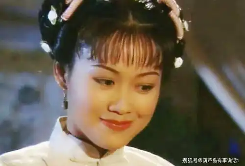 梁小冰晒照,她年轻时好美,儿子也超级帅她有一段完美的爱情
