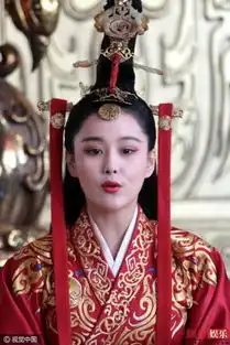 张馨予晒古装自拍皮肤白皙妆容艳丽
