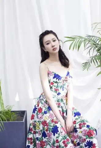 被于子洋惊艳到了,不仅古装造型温婉古典,现代装更是优雅又仙气
