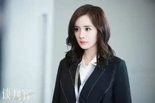 杨幂荣获优秀演员奖,获粉丝拥抱安慰,全程微笑不受离婚影响
