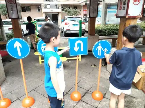 安全要从娃娃抓起紫荆社区小小安全员,全家总动员一