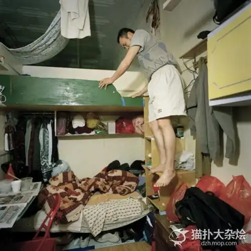 实拍纽约中国城新移民男女混住毫无隐私