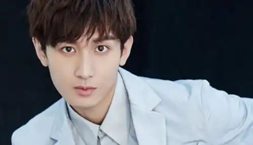 琉璃成毅死角多,后半程状态不佳,眉毛忽长忽短
