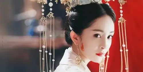 33岁杨幂近照惊现国字脸,腮帮子宽下巴短,重回郭襄稚嫩时期
