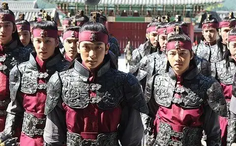 宋仲基的恋爱原则很总裁自曝婚变后心境,大学生活荒诞
