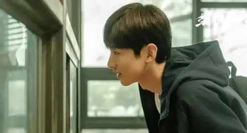 白敬亭多部作品上映,评论却天差地别,网友尴尬了
