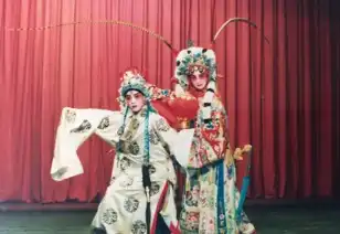 蒋勤勤儿时京剧照曝光论长得美真服她
