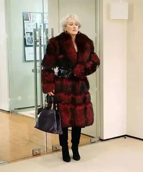 你和穿普拉达的女王,只差这一件皮草
