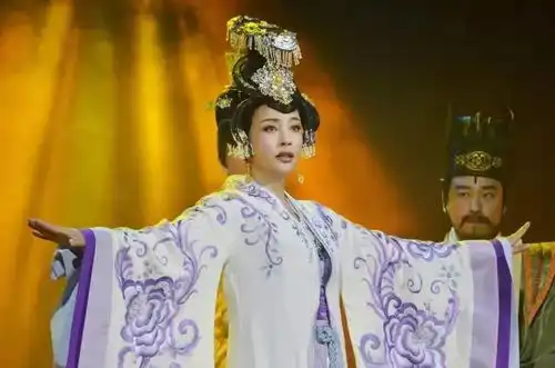 风摩全球的舞台剧武则天剧中灵魂人物传奇女皇刘晓庆