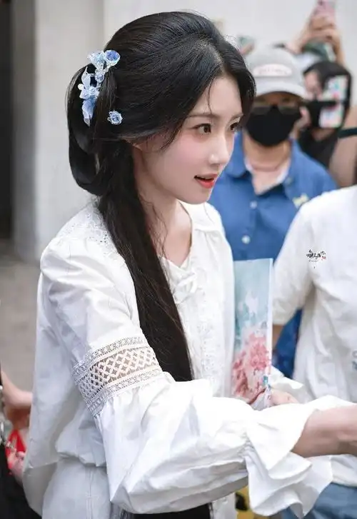 今日娱报王一博成毅龚俊鞠婧祎侯明昊卢昱晓田嘉瑞