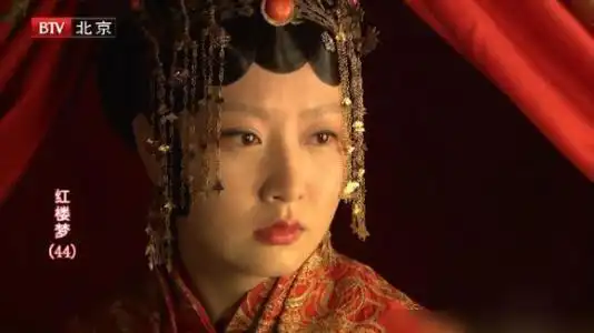 拒当龙女郎,如今打酱油白冰翻红后仍续不了神话缘
