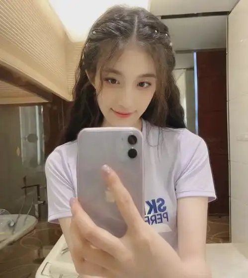 他是唯一一个塌房后粉丝跟着嫂子跑的爱豆吧
