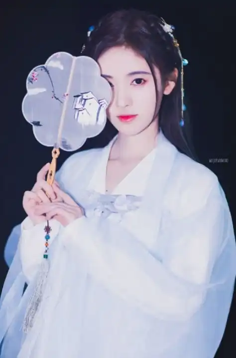 哈妮克孜一梦敦煌,撞脸韩版101冠军,陈赫要捧下一个迪丽热巴