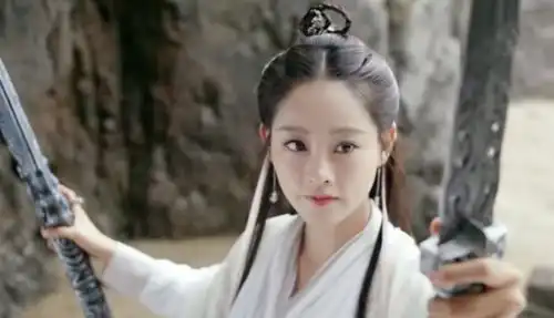 郭靖没传九阴真经给儿女,却传给一位老者,那人练成却一次没用过