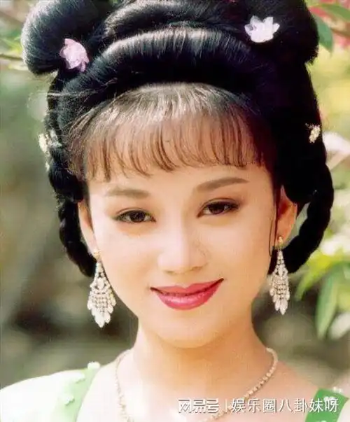 美女苗乙乙与奇道结婚,拍金婚时险毁容,如今怎样了
