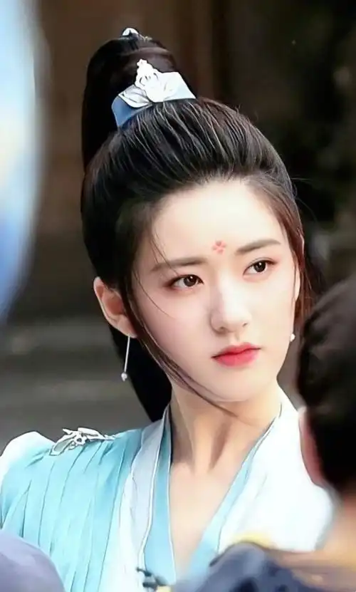 杨洋新剧会爆人设有点酷,导演还喜欢和任嘉伦成毅搭戏
