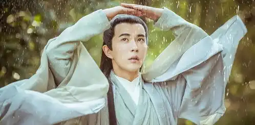 满屏锥子下巴充气硅胶脸,翻拍剧越来越难看,新旧版演员对比惨烈
