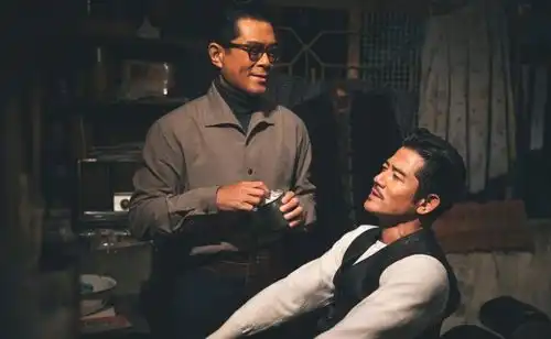 拖了半年,耗资3.6亿,暑期档对决谢霆锋,70岁成龙能不能救港片
