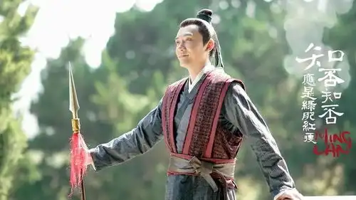 冯绍峰机场紧搂赵丽颖陪老婆过生日十分恩爱甜蜜
