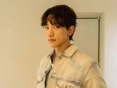 38岁的李准基39岁的李栋旭众求的韩国明星皮肤保养秘籍,终于被我找到了
