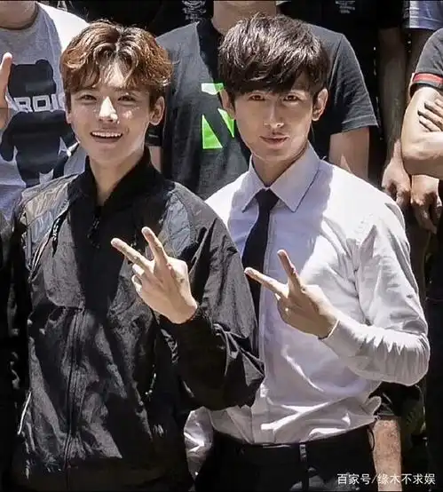 成毅替侯明昊宣传新剧,称呼透出两人关系,对方曾被传加入欢瑞
