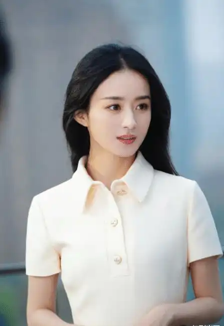赵丽颖离婚后专心事业,穿运动装拍摄广告,淡妆出镜颜值重返18岁